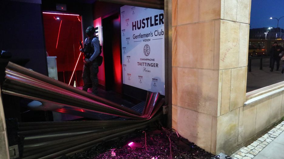 Akcja CBA w klubie Hustler10.10.2017 Warszawa , Nowy Swiat przy Placu Trzech Krzyzy , akcja CBA w klubie Hustler Gentlemen's Club Warsaw .
Fot. Slawomir Kaminski / Agencja Wyborcza.plFot. Slawomir Kaminski / Agencja Wyborcza.plcba, klub Hustler, /FR/