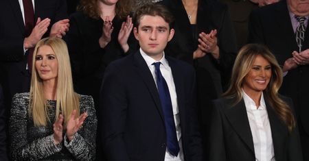 RZADKI WIDOK: Melania Trump z synem Barronem na orędziu Donalda. 19-latek górował nad matką i rodzeństwem (ZDJĘCIA)