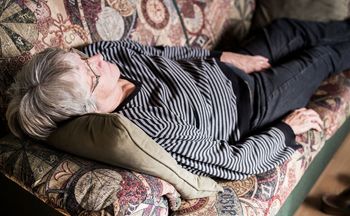 Najgorsza pora na drzemkę. Badacze mówią o ryzyku dla seniorów