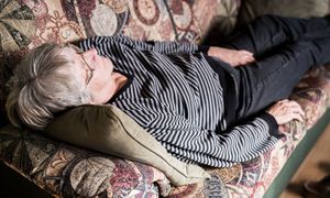 Najgorsza pora na drzemkę. Badacze mówią o ryzyku dla seniorów