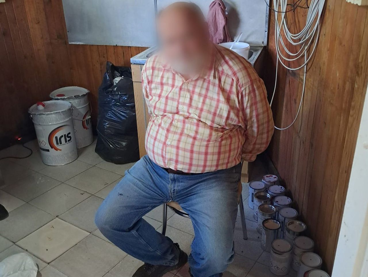 Kraków: Plantacja konopi i kontrabanda w kamienicy. Policjanci przejęli 9 kg marihuany