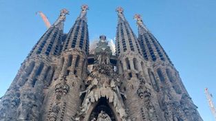 Barcelona: Na wieży Sagrada Familia jest już pierwszy element krzyża