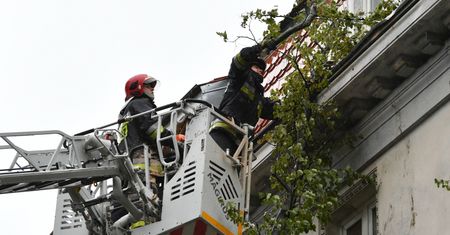 Pogoda. Wichury i ulewy na Pomorzu. Podtopienia i zarwane dachy