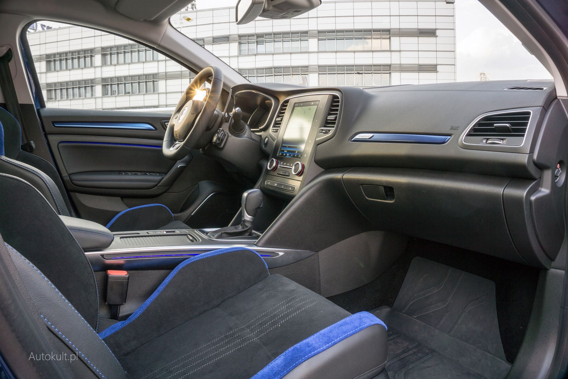 W środku Renault Megane GT uwagę zwracają zupełnie nowe, świetne fotele.