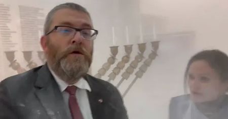 "Kretyn Braun". Chemik mówi o gaśnicy proszkowej i groźnych substancjach