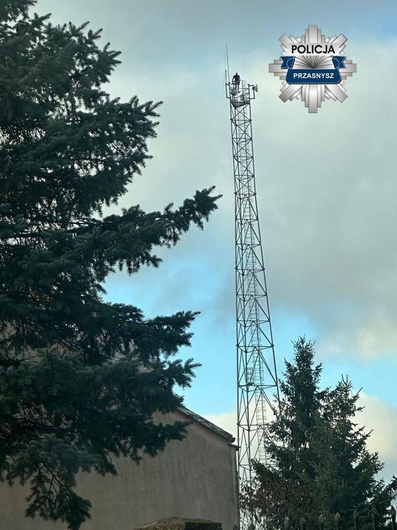 Wspiął się na maszt. Dramatyczna akcja służb