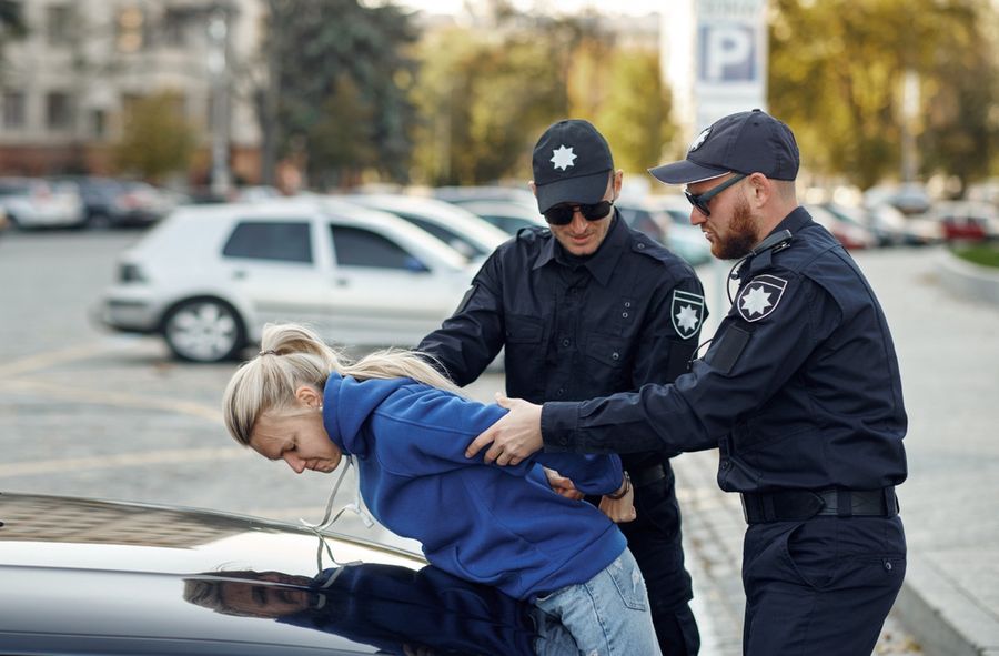 18-latka zamówiła kosmetyki za 2 tys. zł. Oszukała kuriera