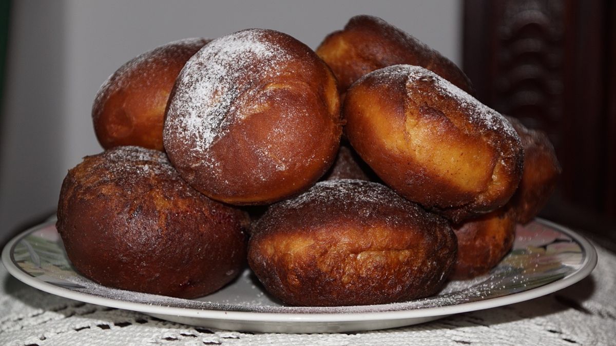 Pączki suche jak wiór? Najczęściej winny jest ten dodatek