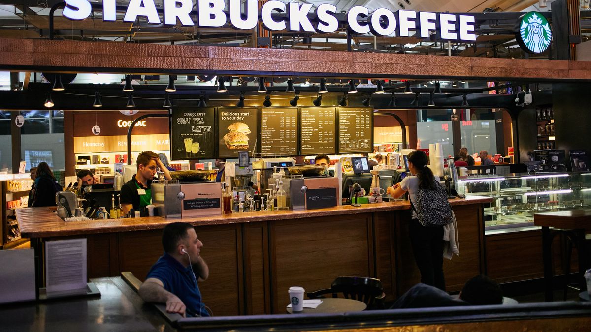 Potężne zwolnienia w Starbucksie