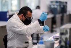 Koronawirus. Czołowy wirusolog Niemiec: Nieprędko zrzucimy maski