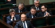 "Tusk leci na oparach”. Ostra krytyka premiera