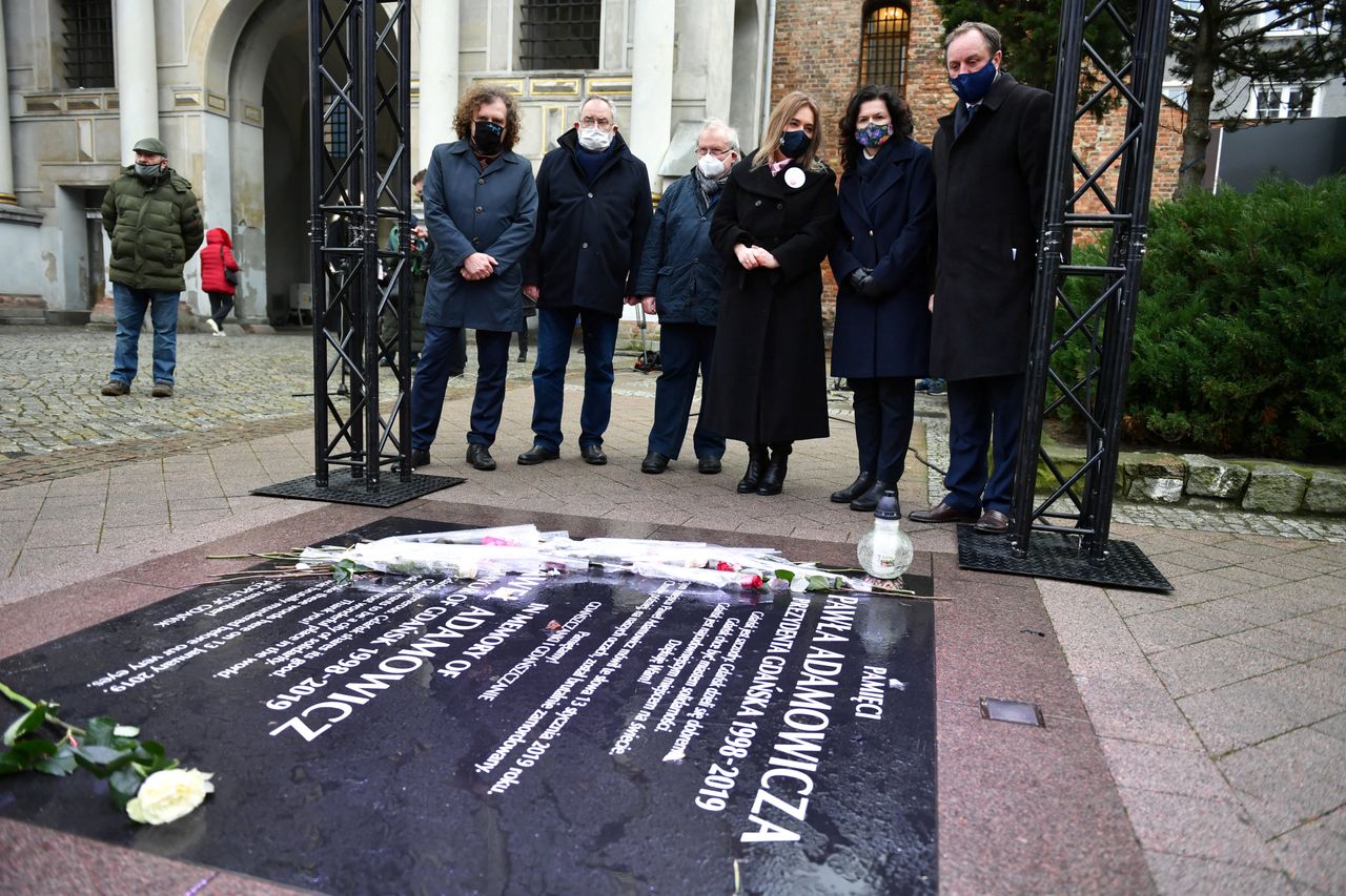 Paweł Adamowicz. Druga rocznica śmierci - hołd ku pamięci prezydenta Gdańska na Targu Węglowym