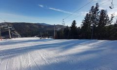Beskidy. W górach śniegu dosypało, ale na nartach jeździć nie można
