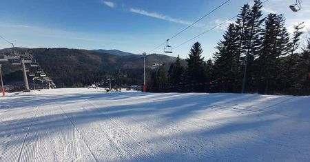 Beskidy. W górach śniegu dosypało, ale na nartach jeździć nie można