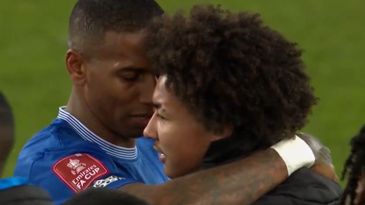 Ashley Young i jego syn Tyler po meczu Pucharu Anglii