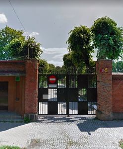 Świdnica. Uciekali z poprawczaka. Jeden z nich utknął na ogrodzeniu