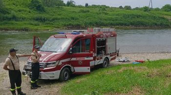 Nastolatek podtopił się na Sanie w Buszkowicach. Pomogli mu strażacy z OSP