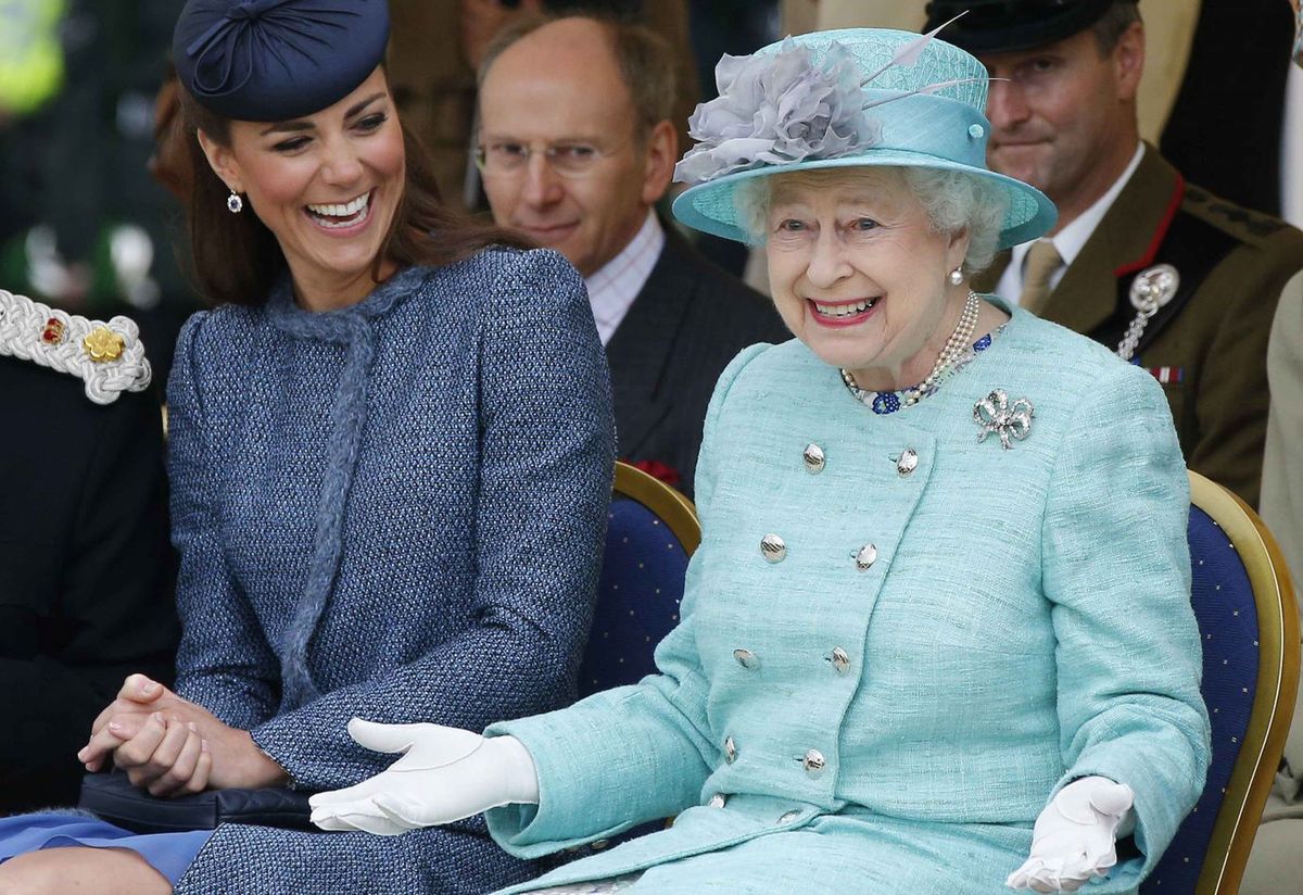 Księżna Kate z królową Elżbietą podczas diamentowego jubileuszu w 2012 r.