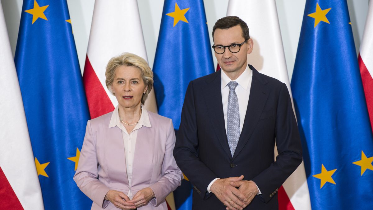 Szefowa KE Ursula von der Leyen i premier Mateusz Morawiecki. Polska ma przestać blokować projekt minimalnego podatku CIT 