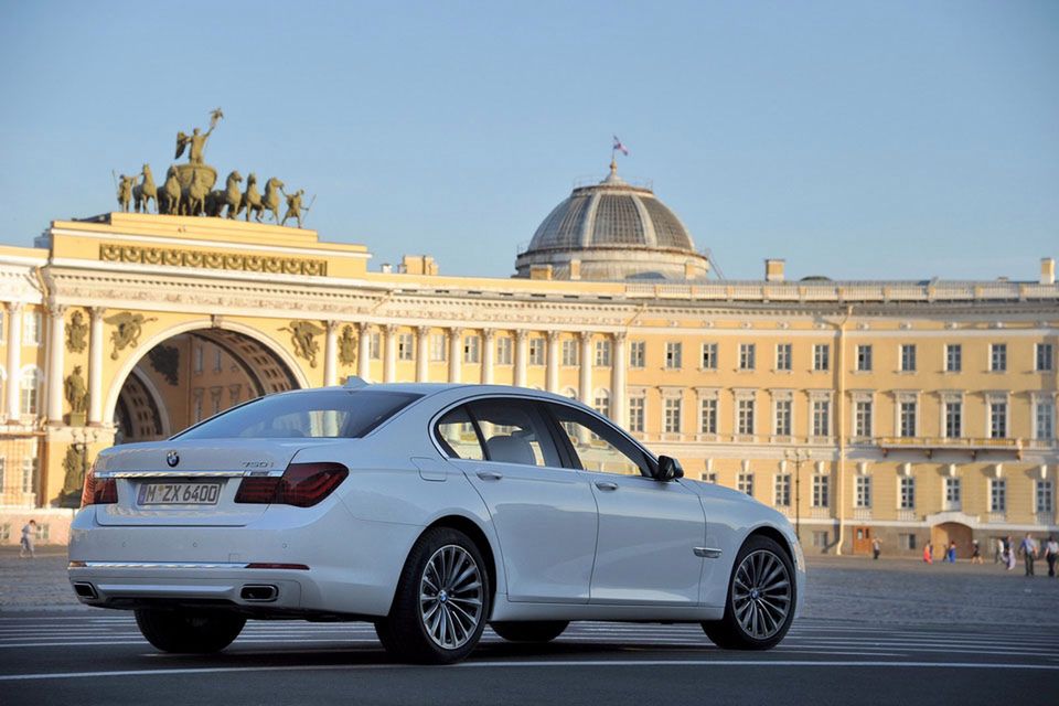 BMW serii 7 na rok 2013 - megagaleria niemieckiego okrętu flagowego 26
