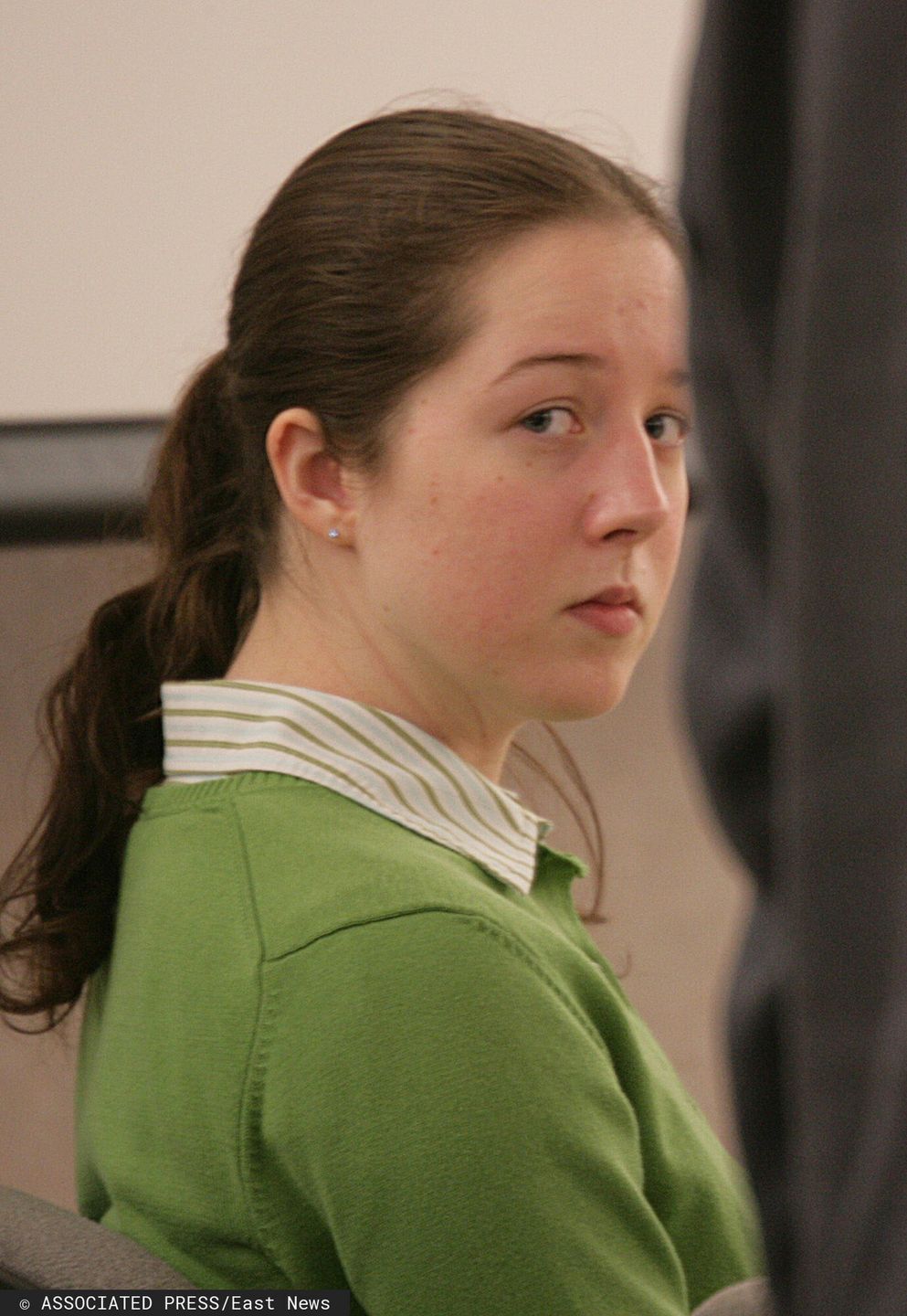 AP HDD 2-c
Rachelle Waterman looks back during the opening of her trial at the Dimond Courthouse Wednesday, Jan. 25, 2006, in Juneau, Alaska. Waterman, 17, is charged with murder along with two 24-year-old men in the November 2004 death of her mother Lauri Waterman. (AP Photo/Seanna O'Sullivan)
SEANNA O'SULLIVAN