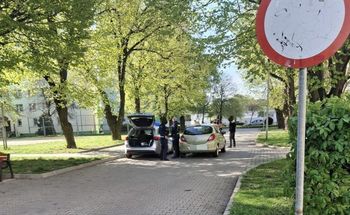 Nie zatrzymała się do kontroli. Policjanci ruszyli za nią