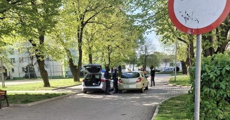 Nie zatrzymała się do kontroli. Policjanci ruszyli za nią