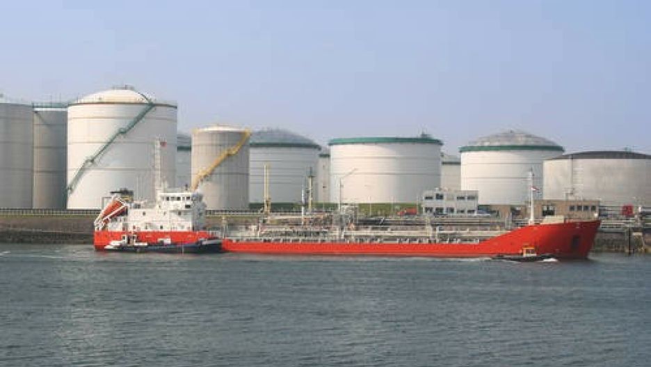 Statek z rosyjską ropą zacumuje w Rotterdamie. "Nie możemy mu zabronić" - zdjęcie ilustracyjne 