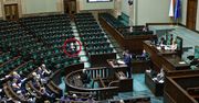 "Ostał się jeden". To zdjęcie z Sejmu mówi wszystko