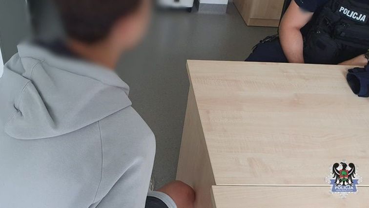 Wałbrzych. Groził kierowcy autobusu i wybił szybę. Ma ledwie 16 lat