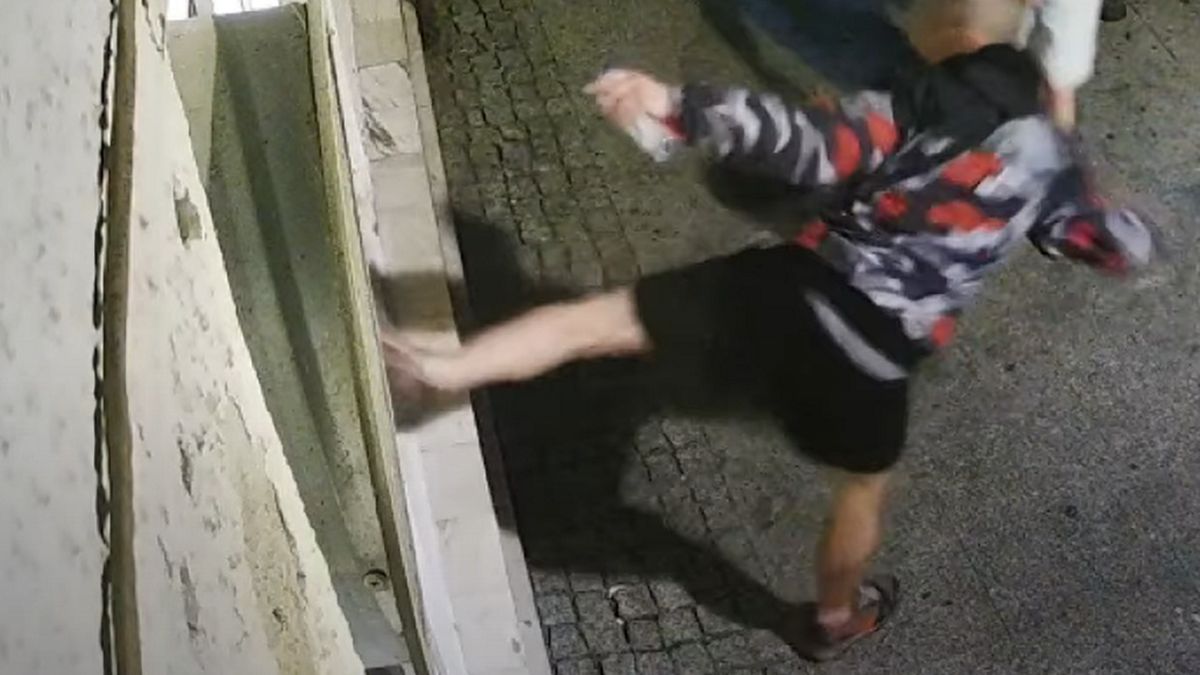 Mężczyzna jest poszukiwany przez policję