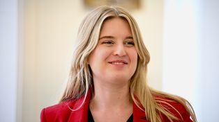 Najmłodsza posłanka w Sejmie WYSZŁA ZA MĄŻ! Aleksandra Kot zachwyciła romantyczną suknią. Kim jest jej wybranek? (FOTO)