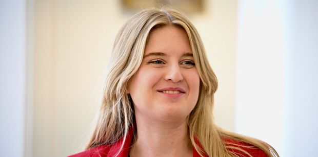Najmłodsza posłanka w Sejmie WYSZŁA ZA MĄŻ! Aleksandra Kot zachwyciła romantyczną suknią. Kim jest jej wybranek? (FOTO)