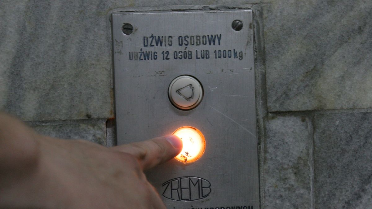 Mieszkańcy bloków zapłacą więcej za energię elektryczną w częściach wspólnych. Dotyczy to między innymi działania wind czy pomp ciepła
