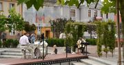 Lipno: Przy lipnowskiej fontannie na placu Dekerta zabrzmiały przepiękne melodie. Mamy zdjęcia