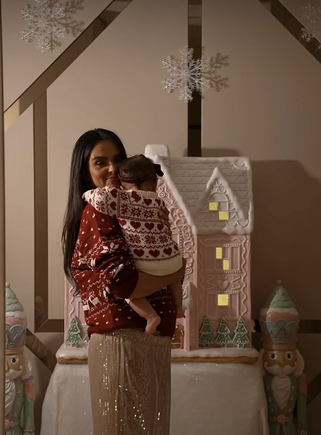 Klaudia El Dursi z córeczką ze świątecznymi życzeniami