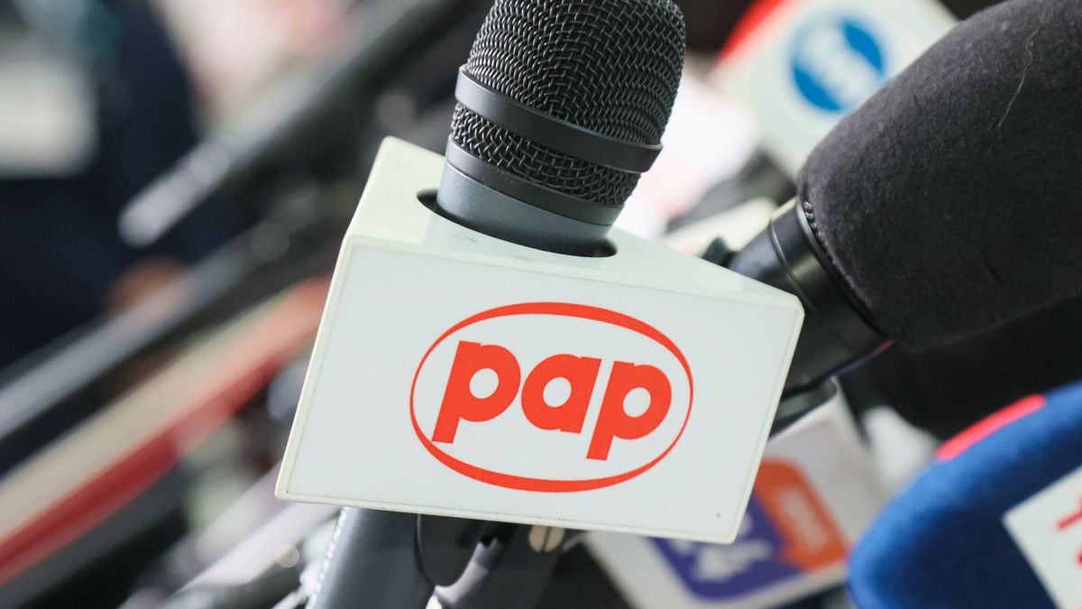 Cd. 1. posiedzenia Sejmu X kadencjiFot. Wojciech Olkusnik/East News, Warszawa, 20.19.2023. Cd. 1. posiedzenia Sejmu X kadencji. Dzien dwunasty. N/z mikrofon PAP.Wojciech Olkusnik