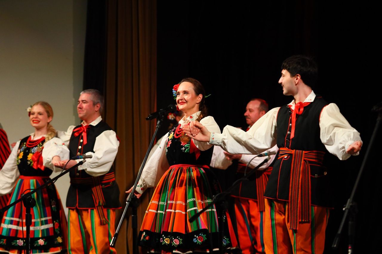 Kielce: Zespół Pieśni i Tańca porwał publiczność na 90-lecie Wojewódzkiego Domu Kultury