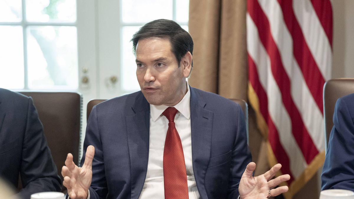 President Trump Hosts Cabinet Meeting at the White House
Secretary of State Marco Rubio speaks during a cabinet meeting held by President Donald Trump in the Cabinet Room of the White House in Washington, DC on Wednesday, April 30, 2025. Photo by Ken Cedeno/UPI Photo via Newscom
Dostawca: PAP/Newscom
KEN CEDENO
news, government, politics, Trump, White House, cabinet, cabinet