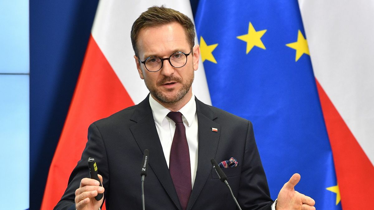 Warszawa, 11.07.2023. Minister rozwoju i technologii Waldemar Buda podczas konferencji prasowej w siedzibie ministerstwa w Warszawie, 11 bm. Temat konferencji: "Stop rosyjskim wpływom w Polsce". (sko) PAP/Radek Pietruszka