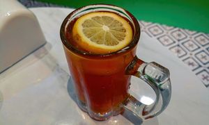 Nie dodawaj cytryny do herbaty w tym momencie. Kluczowa zasada