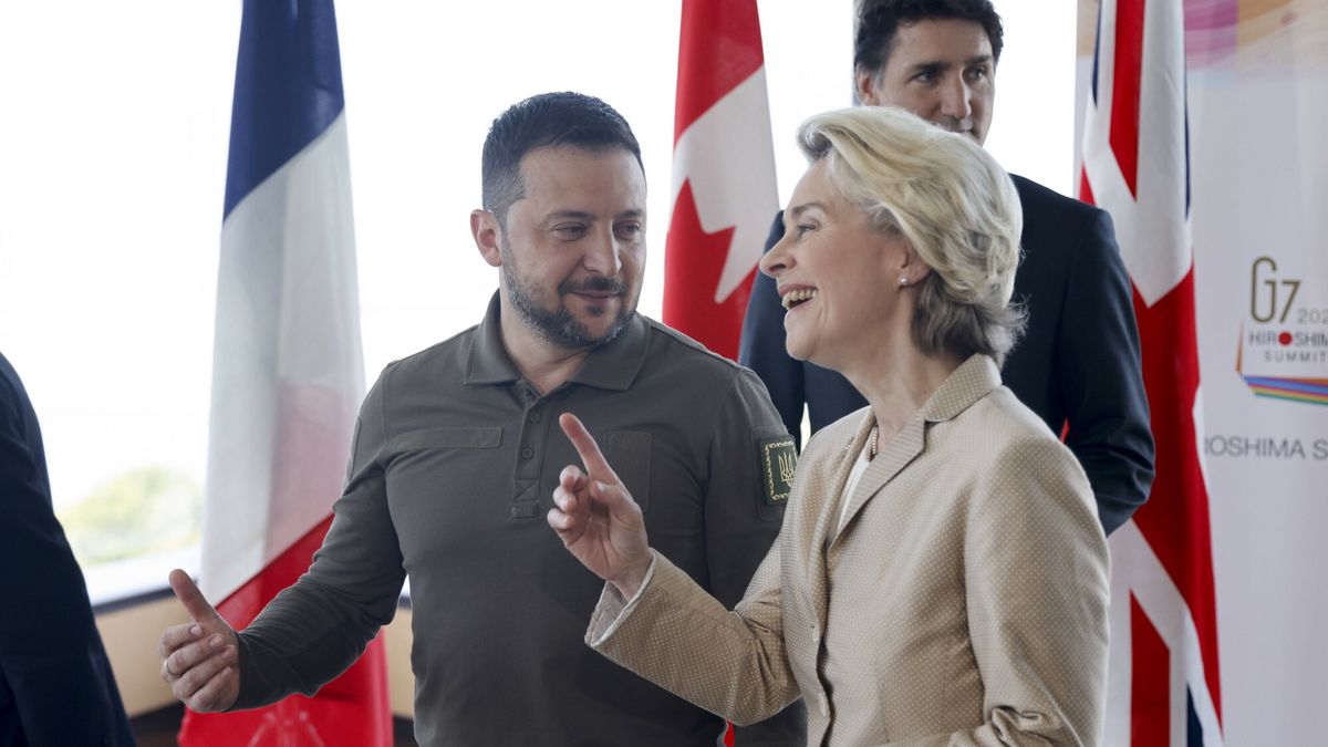 Prezydent Ze?enski na szczycie G7 w Hiroszimie
European Commission President Ursula von der Leyen (R) walks with Ukraine's President Volodymyr Zelensky ahead of a working session on Ukraine during the G7 Leaders' Summit in Hiroshima on May 21, 2023. //04SIPA_SIPA004/Credit:LUDOVIC MARIN-POOL/SIPA/2305211001
LUDOVIC MARIN-POOL/SIPA