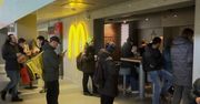 Tak Rosjanie obchodzą sankcje. Otwarte restauracje McDonald’s przyciągają tłumy