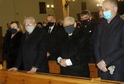 Jarosław Kaczyński na mszy. Sanepid pyta proboszcza o polityków PiS