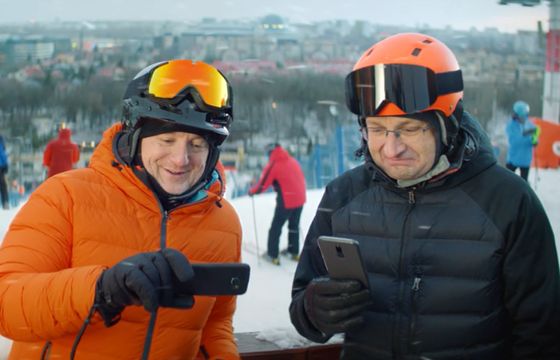 Robert Górski i Mikołaj Cieślak na nartach reklamują internet w Orange na Kartę (wideo)