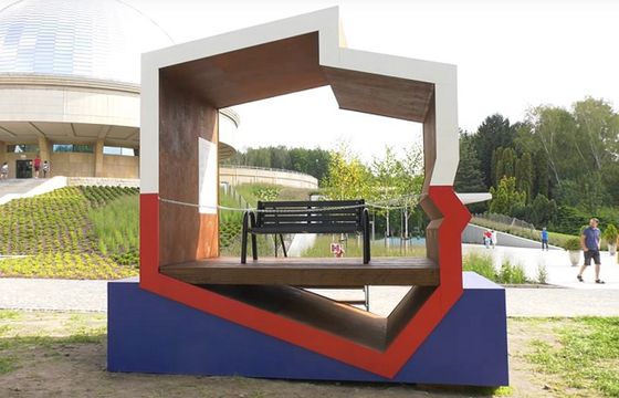 Kpiny z ławek z konturem Polski. Kto za nie odpowiada?