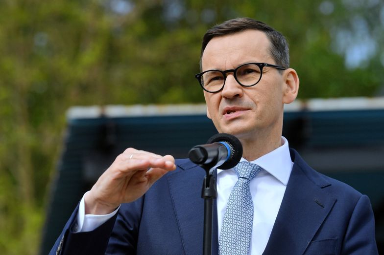 Premier Mateusz Morawiecki podczas wizyty w miejscowości Świercze