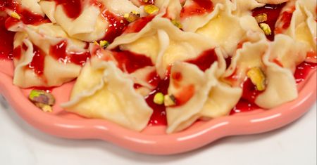 Podobnymi w Turcji się zajadają! Słodkie pierożki z twarogiem na przepis dnia robią furorę