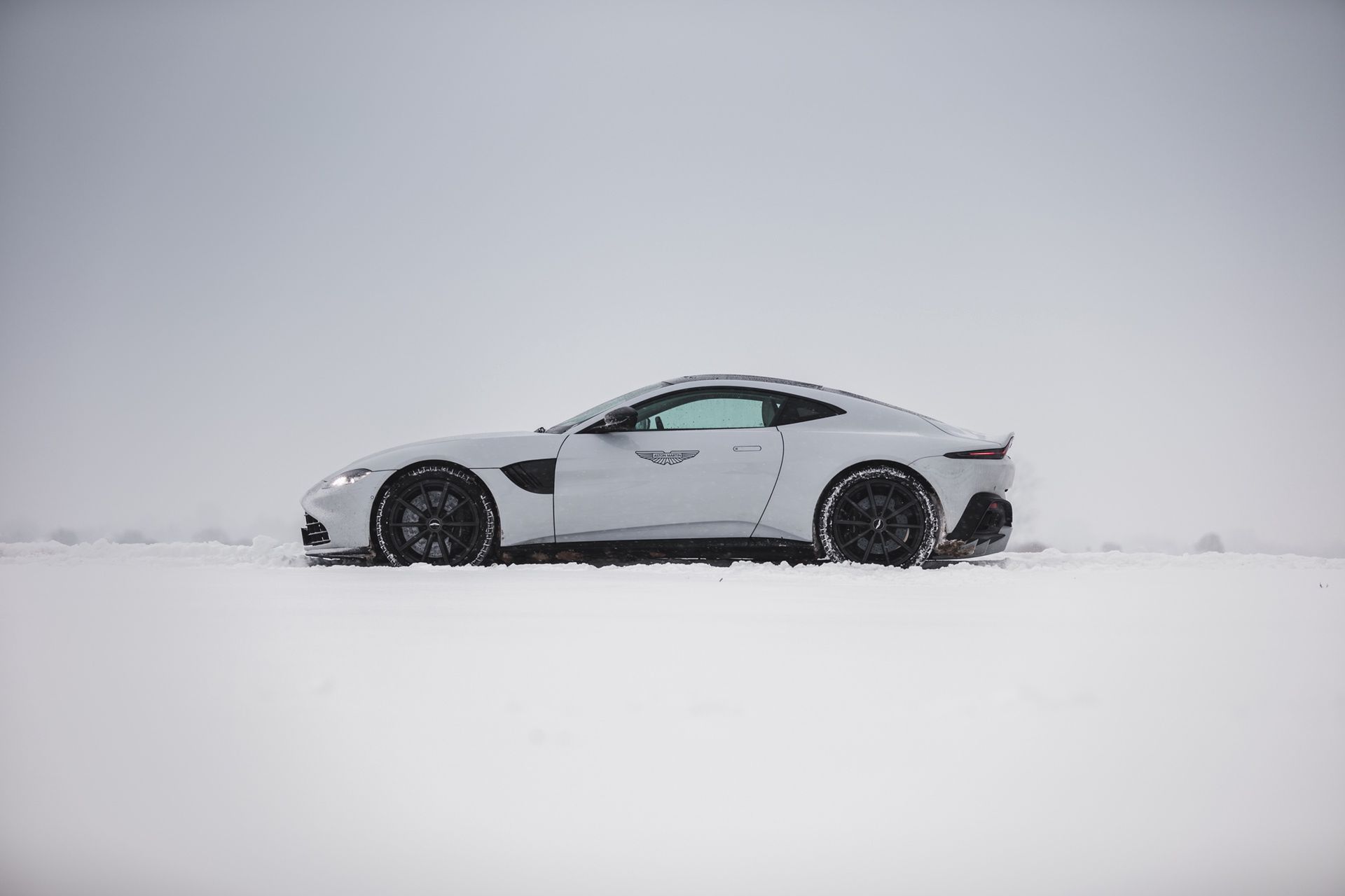 Aston Martin Vantage (2022)