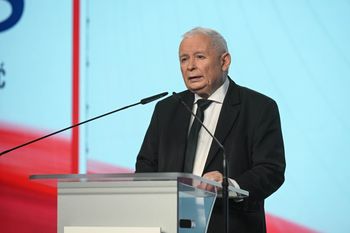 "To jest kolejne oszustwo". Kaczyński grzmi po decyzji ws. relokacji migrantów